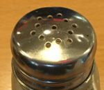 Wie viele Löcher hat ein Pfefferstreuer?